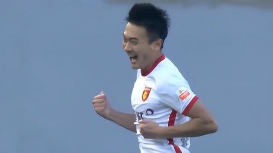 生于艺术之家的乖乖女乔乔能歌善舞还跟表哥学会了变魔术，可她在黉舍却没有甚么好伴侣。是心灵魔法改变了小孤雁乔乔和同窗们的关系，也让对她庇护有加的妈妈大白了准确家庭教育的主要，在教育孩子方面获得了成长。